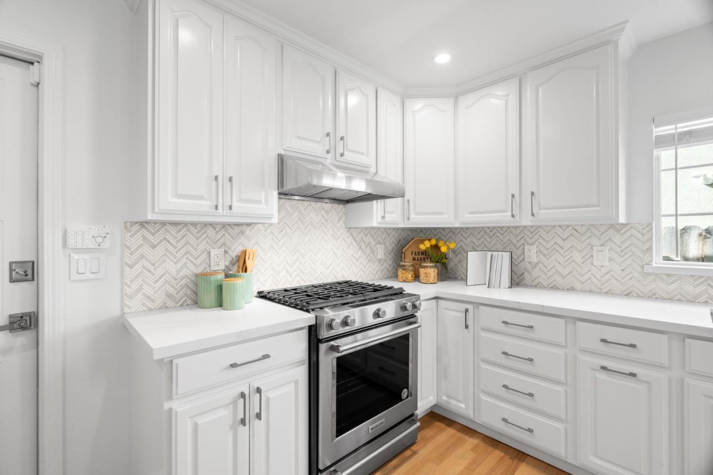 Detail Gallery Image 18 of 47 For 1002 Oaktree Dr, San Jose,  CA 95129 - 3 Beds | 2 Baths