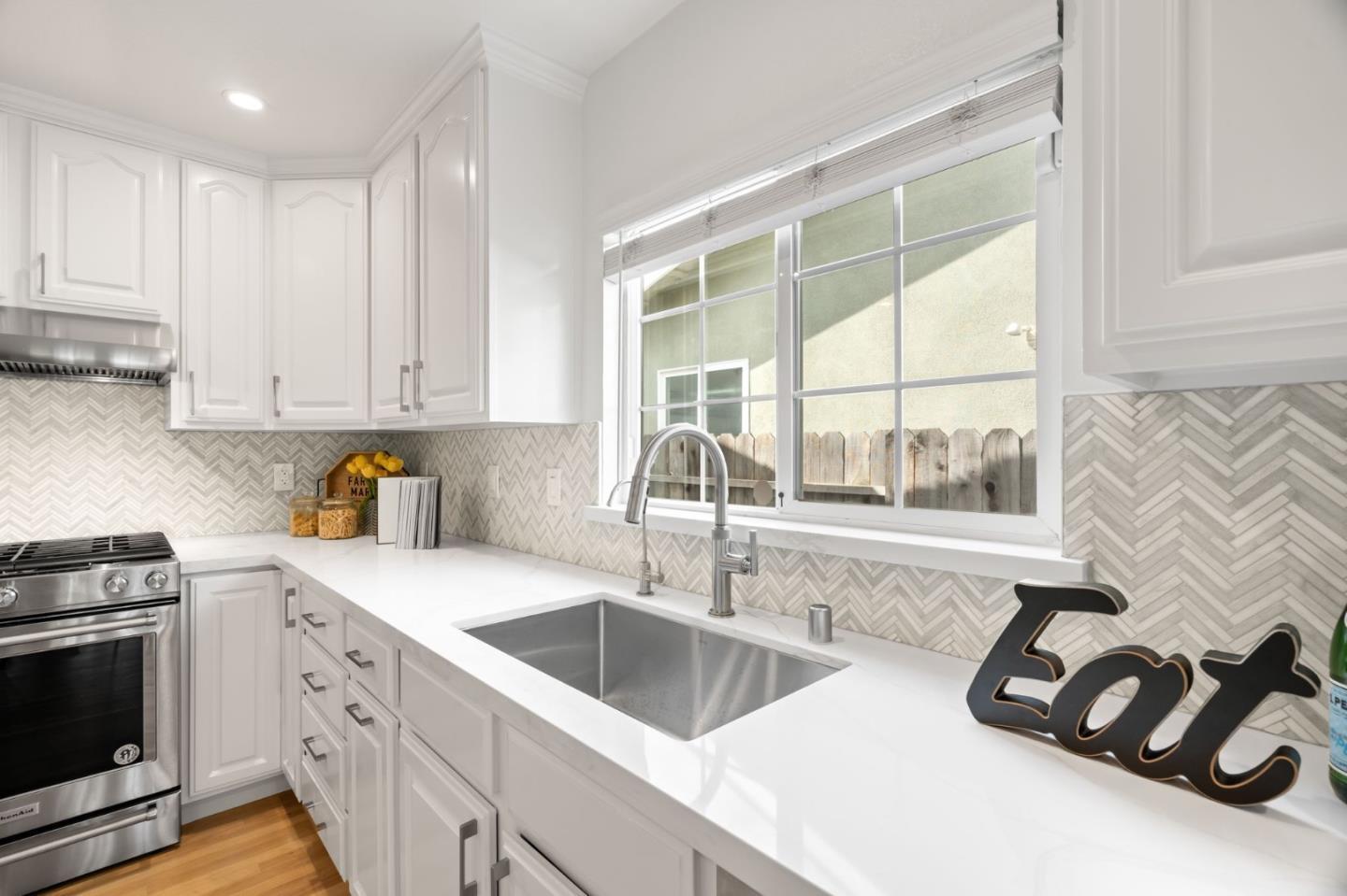 Detail Gallery Image 21 of 47 For 1002 Oaktree Dr, San Jose,  CA 95129 - 3 Beds | 2 Baths