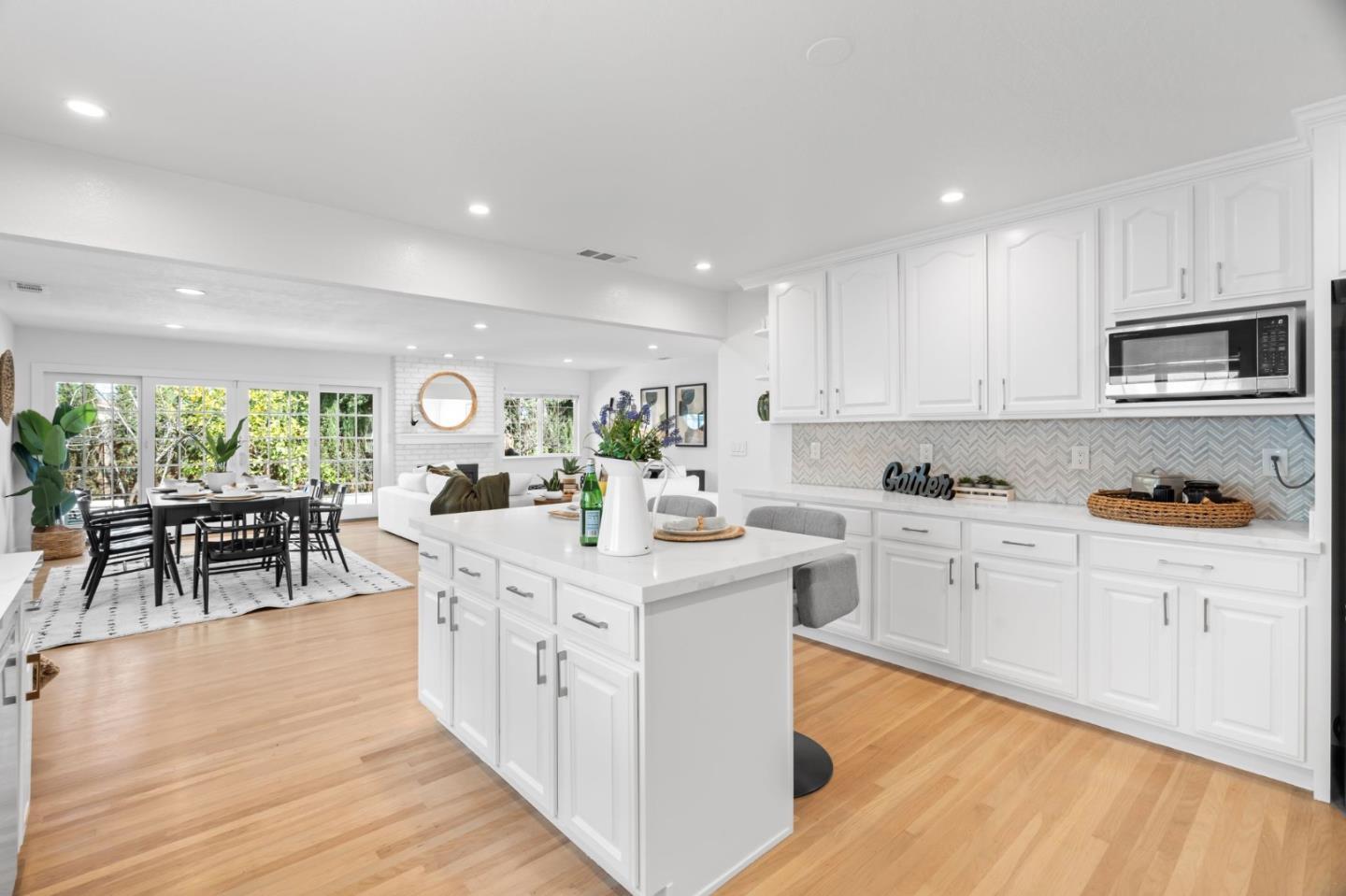 Detail Gallery Image 22 of 47 For 1002 Oaktree Dr, San Jose,  CA 95129 - 3 Beds | 2 Baths