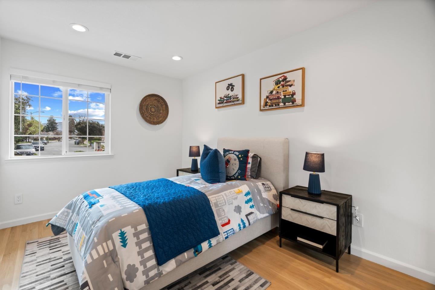 Detail Gallery Image 32 of 47 For 1002 Oaktree Dr, San Jose,  CA 95129 - 3 Beds | 2 Baths