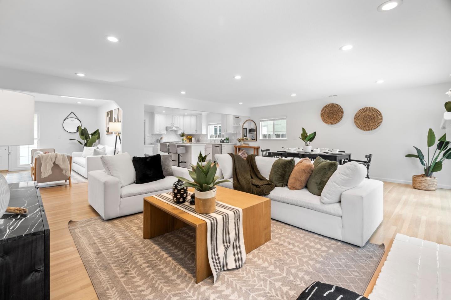 Detail Gallery Image 8 of 47 For 1002 Oaktree Dr, San Jose,  CA 95129 - 3 Beds | 2 Baths
