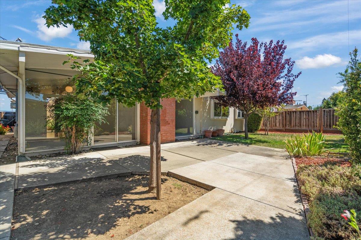 Detail Gallery Image 13 of 15 For 939 S Tantau Ave, Cupertino,  CA 95014 - 4 Beds | 2 Baths