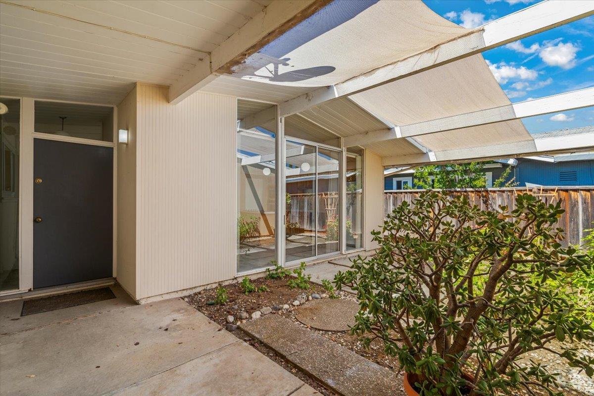 Detail Gallery Image 3 of 15 For 939 S Tantau Ave, Cupertino,  CA 95014 - 4 Beds | 2 Baths