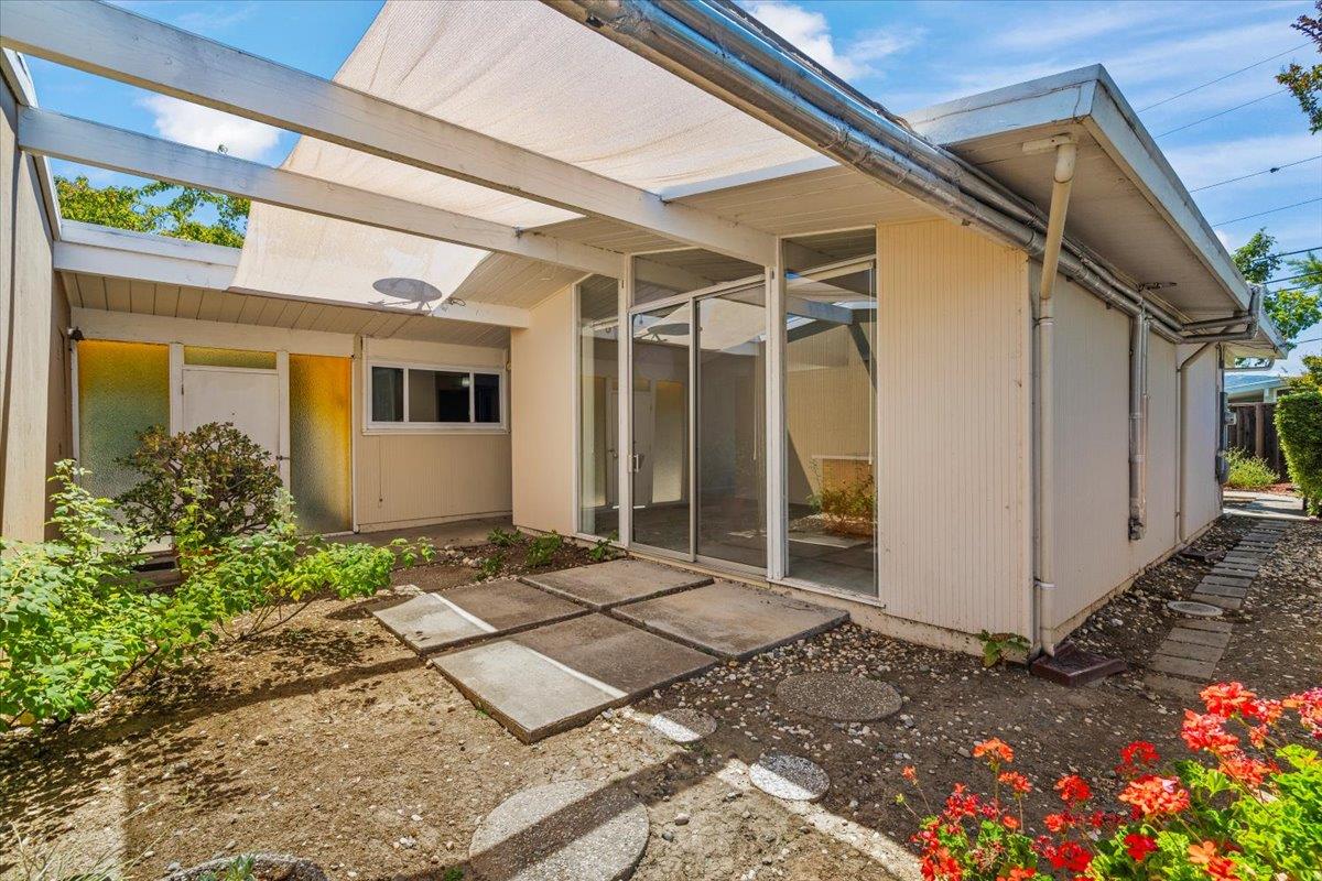 Detail Gallery Image 5 of 15 For 939 S Tantau Ave, Cupertino,  CA 95014 - 4 Beds | 2 Baths