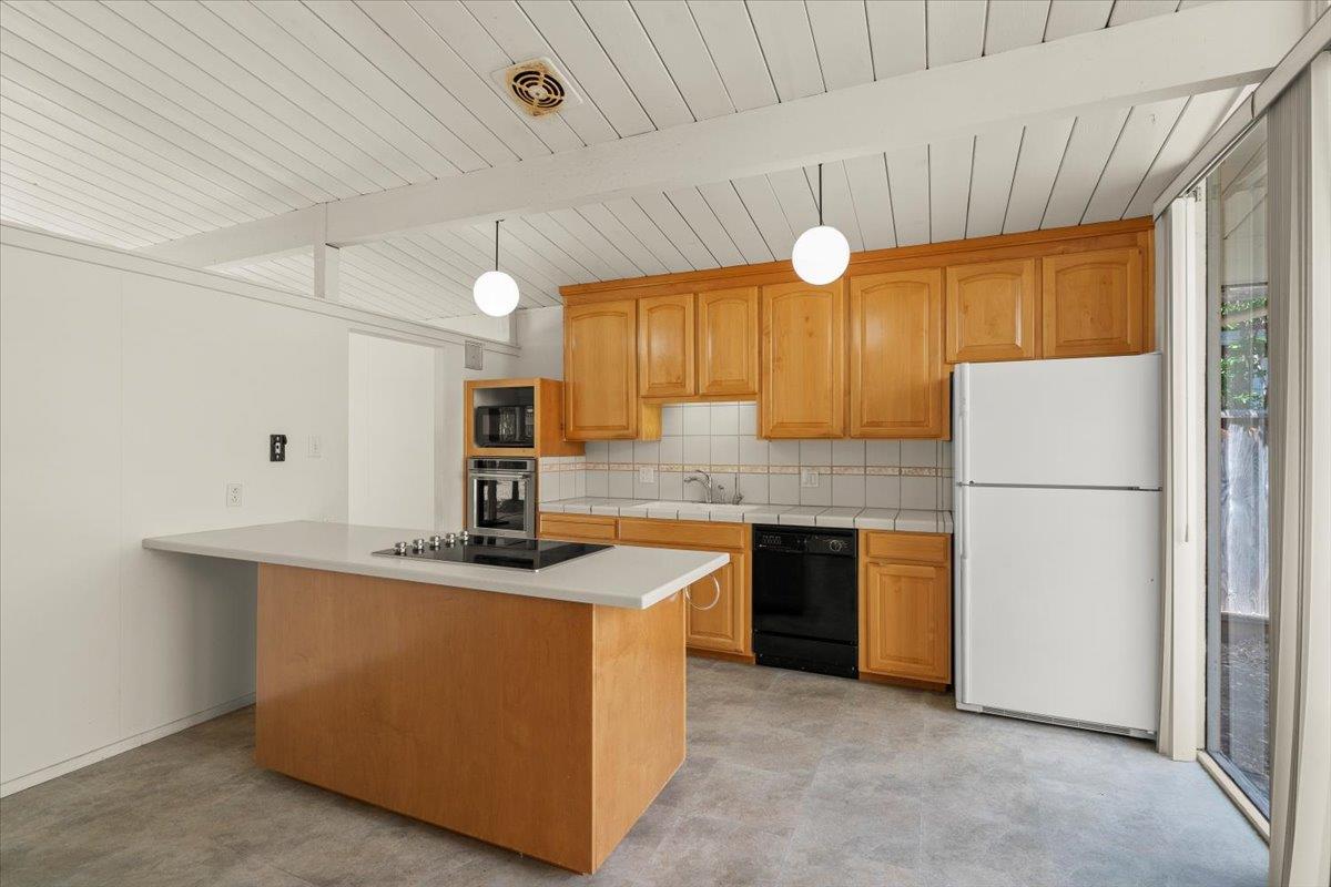Detail Gallery Image 6 of 15 For 939 S Tantau Ave, Cupertino,  CA 95014 - 4 Beds | 2 Baths