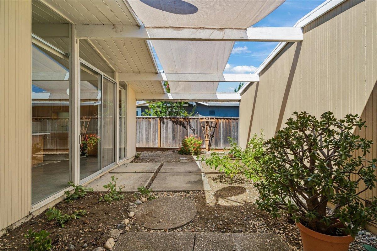 Detail Gallery Image 7 of 15 For 939 S Tantau Ave, Cupertino,  CA 95014 - 4 Beds | 2 Baths