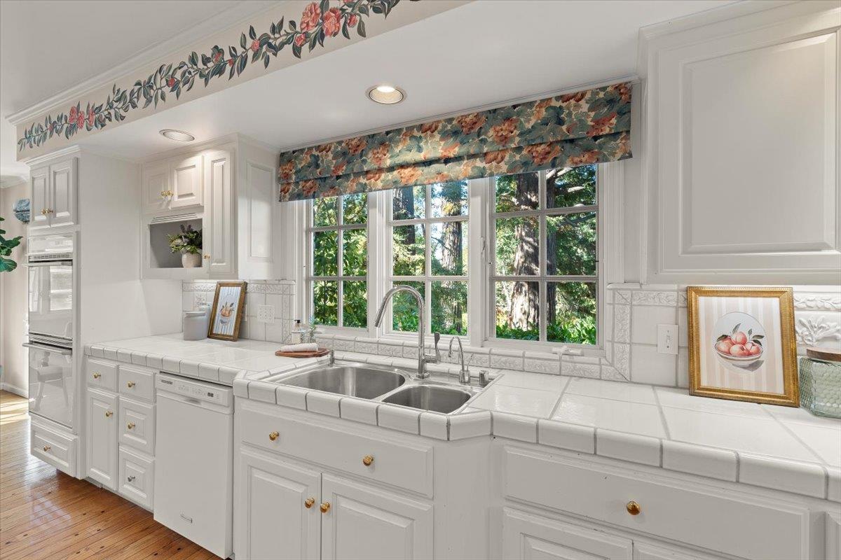 Detail Gallery Image 11 of 59 For 15195 El Camino Grande, Saratoga,  CA 95070 - 5 Beds | 4/1 Baths