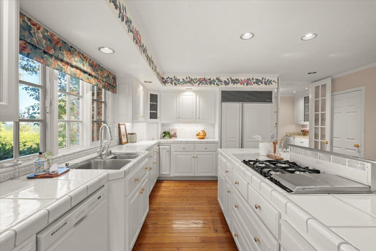 Detail Gallery Image 8 of 59 For 15195 El Camino Grande, Saratoga,  CA 95070 - 5 Beds | 4/1 Baths