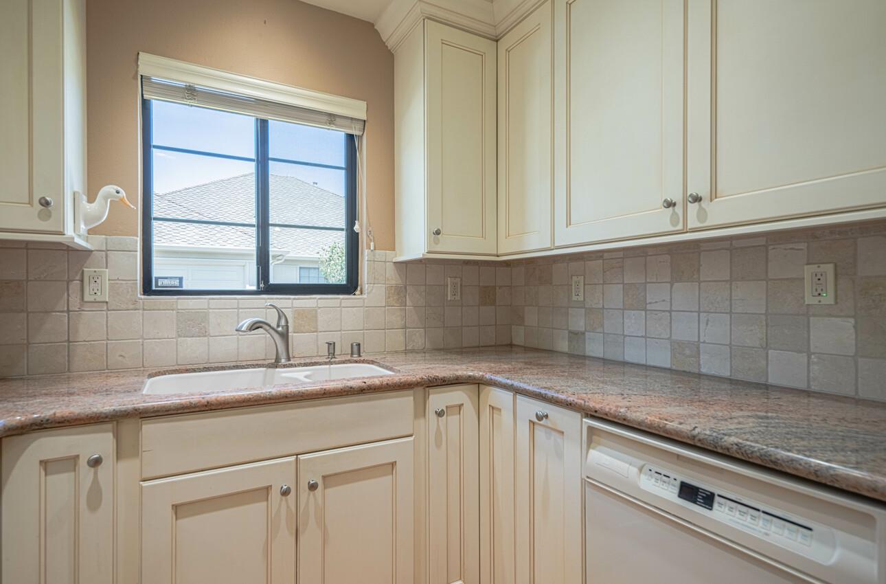 Detail Gallery Image 10 of 31 For 128 Nissen Rd #4,  Salinas,  CA 93901 - 2 Beds | 2 Baths