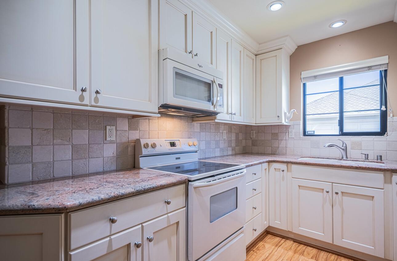 Detail Gallery Image 11 of 31 For 128 Nissen Rd #4,  Salinas,  CA 93901 - 2 Beds | 2 Baths