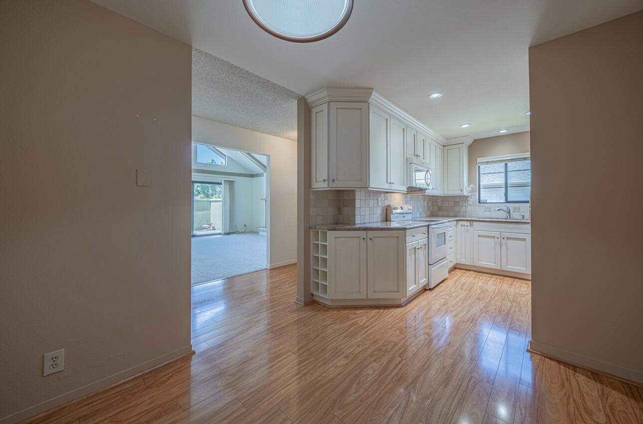Detail Gallery Image 14 of 31 For 128 Nissen Rd #4,  Salinas,  CA 93901 - 2 Beds | 2 Baths