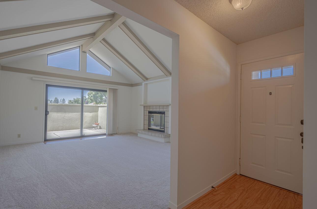 Detail Gallery Image 3 of 31 For 128 Nissen Rd #4,  Salinas,  CA 93901 - 2 Beds | 2 Baths