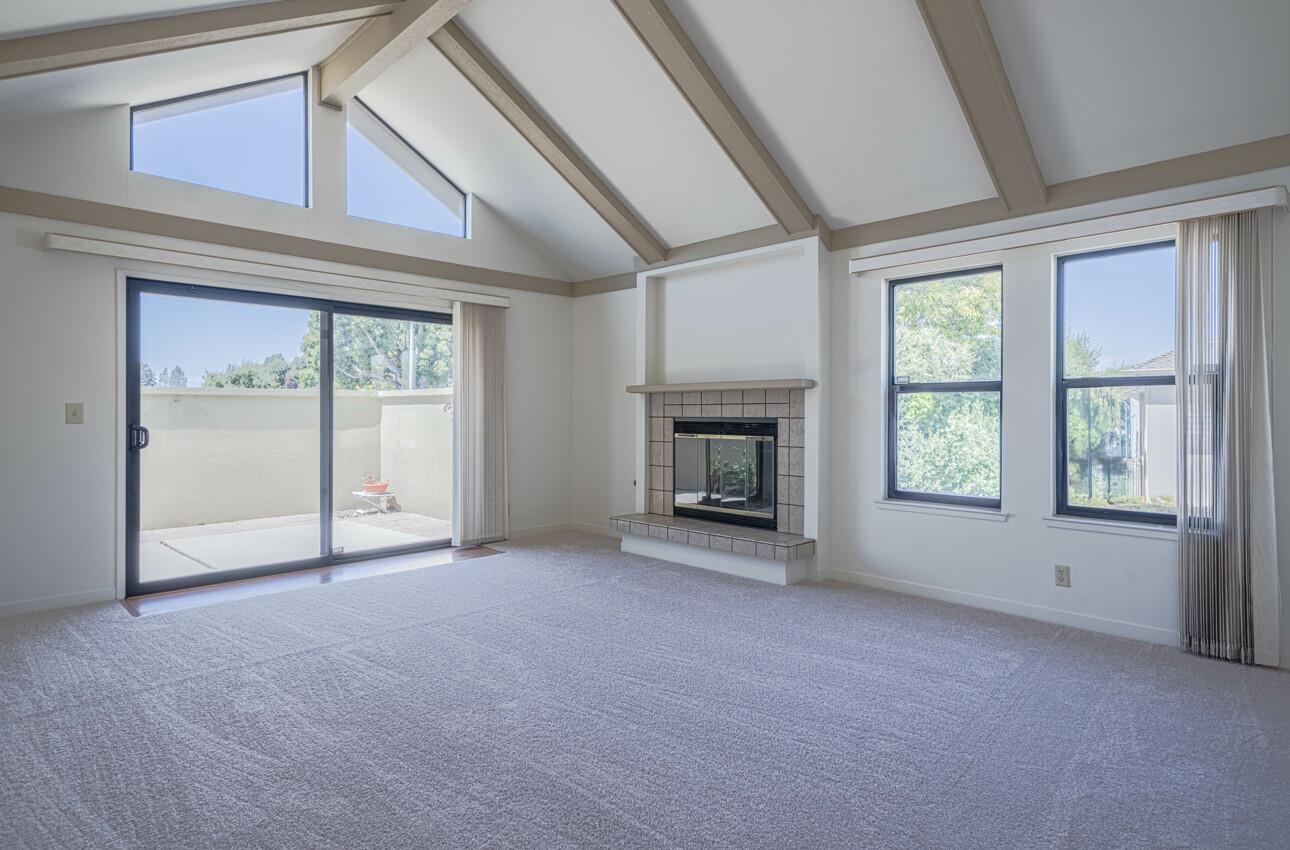 Detail Gallery Image 4 of 31 For 128 Nissen Rd #4,  Salinas,  CA 93901 - 2 Beds | 2 Baths