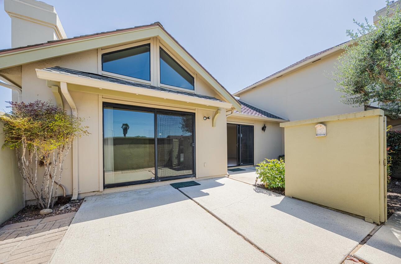 Detail Gallery Image 6 of 31 For 128 Nissen Rd #4,  Salinas,  CA 93901 - 2 Beds | 2 Baths