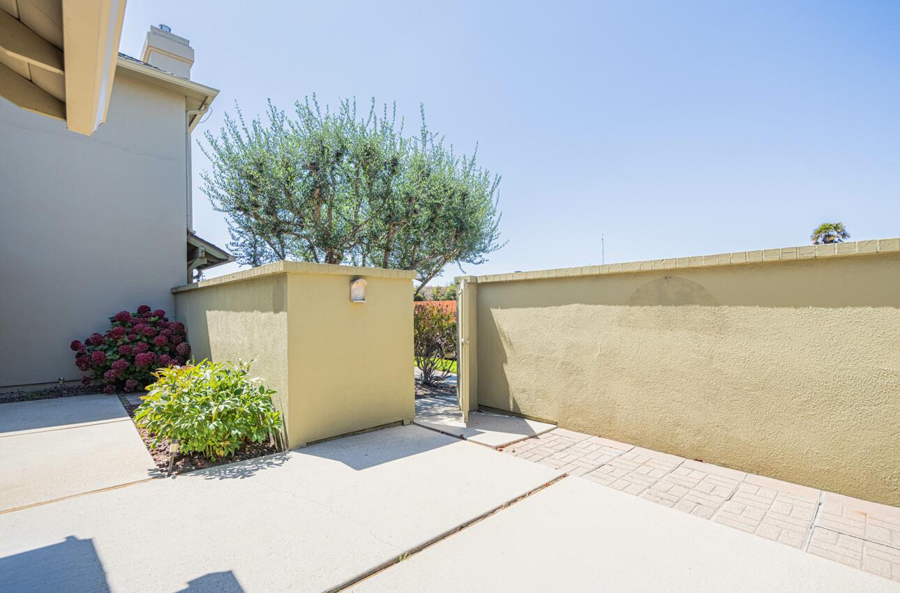 Detail Gallery Image 8 of 31 For 128 Nissen Rd #4,  Salinas,  CA 93901 - 2 Beds | 2 Baths