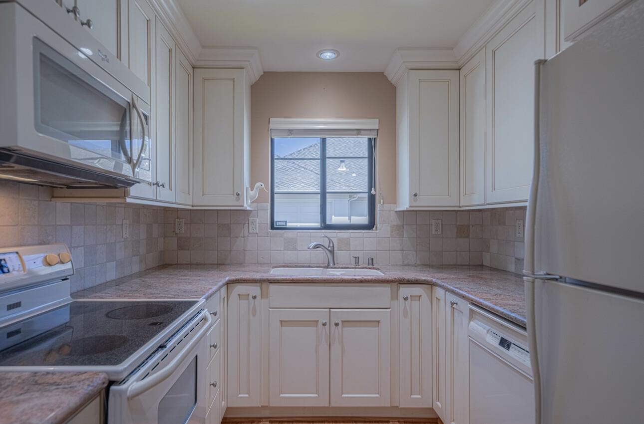 Detail Gallery Image 9 of 31 For 128 Nissen Rd #4,  Salinas,  CA 93901 - 2 Beds | 2 Baths
