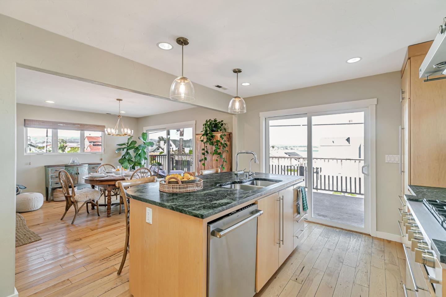 Detail Gallery Image 12 of 73 For 5080 Garnet St, Capitola,  CA 95010 - – Beds | – Baths