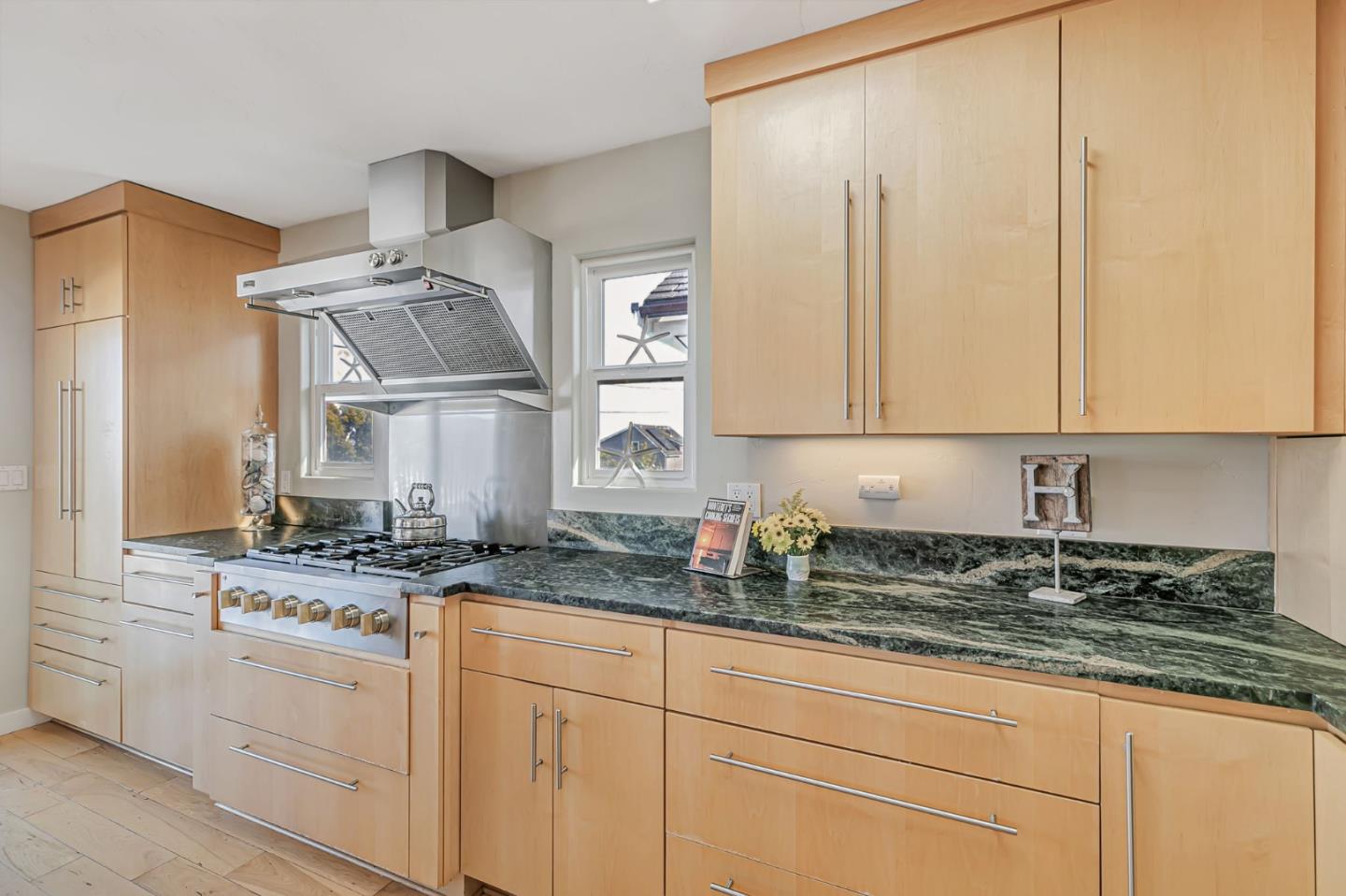 Detail Gallery Image 13 of 73 For 5080 Garnet St, Capitola,  CA 95010 - – Beds | – Baths