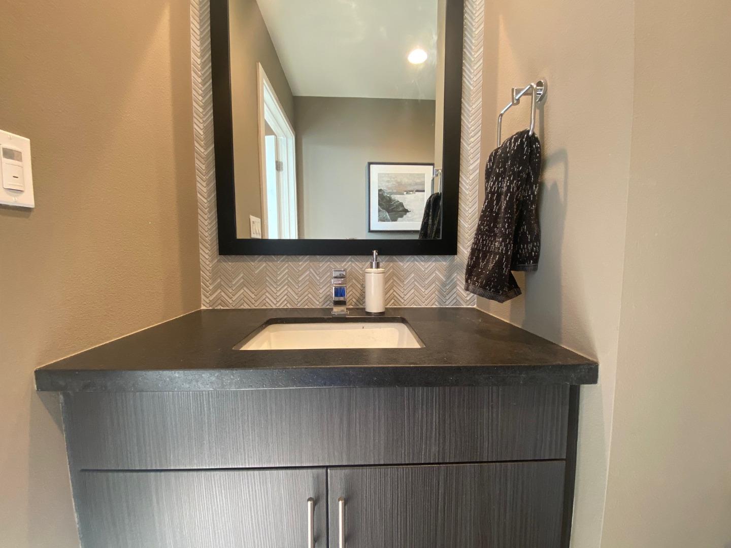 Detail Gallery Image 10 of 22 For 312 Bridgewater Way #1,  Gardena,  CA 90247 - 3 Beds | 3/1 Baths