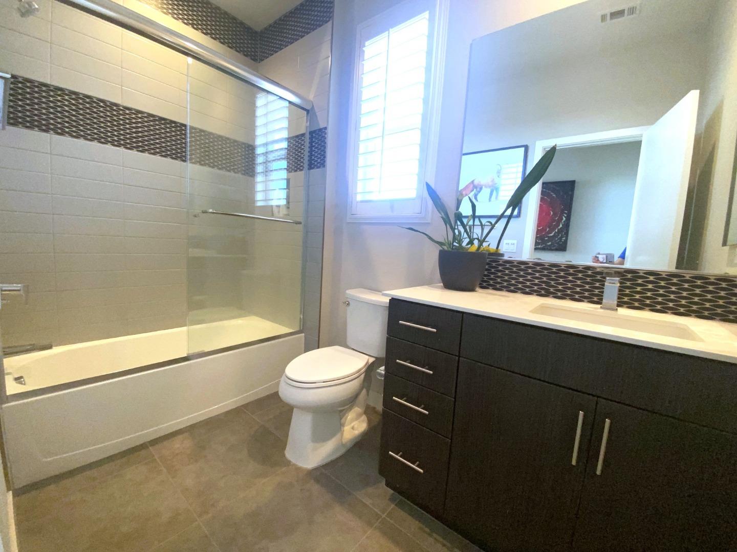 Detail Gallery Image 11 of 22 For 312 Bridgewater Way #1,  Gardena,  CA 90247 - 3 Beds | 3/1 Baths