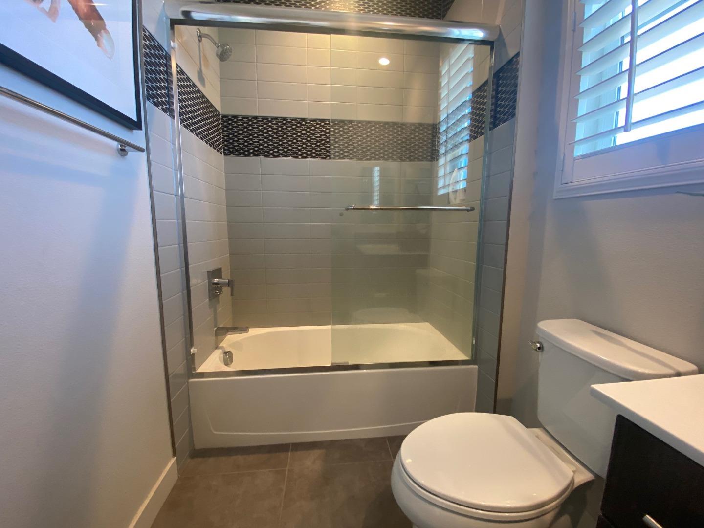 Detail Gallery Image 12 of 22 For 312 Bridgewater Way #1,  Gardena,  CA 90247 - 3 Beds | 3/1 Baths