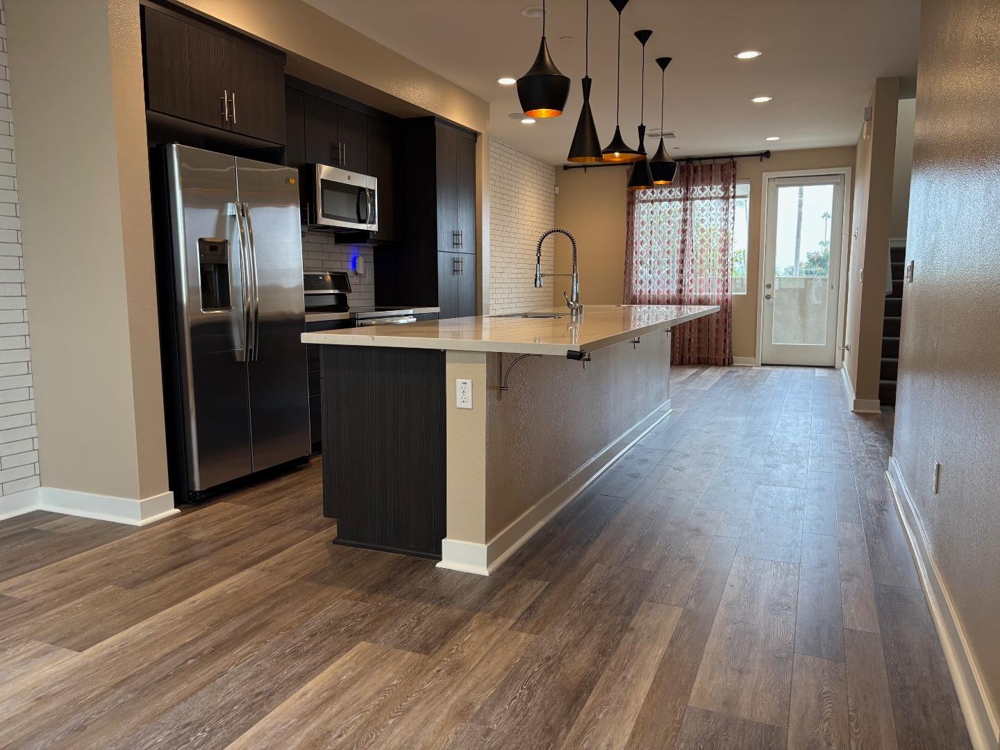 Detail Gallery Image 13 of 22 For 312 Bridgewater Way #1,  Gardena,  CA 90247 - 3 Beds | 3/1 Baths