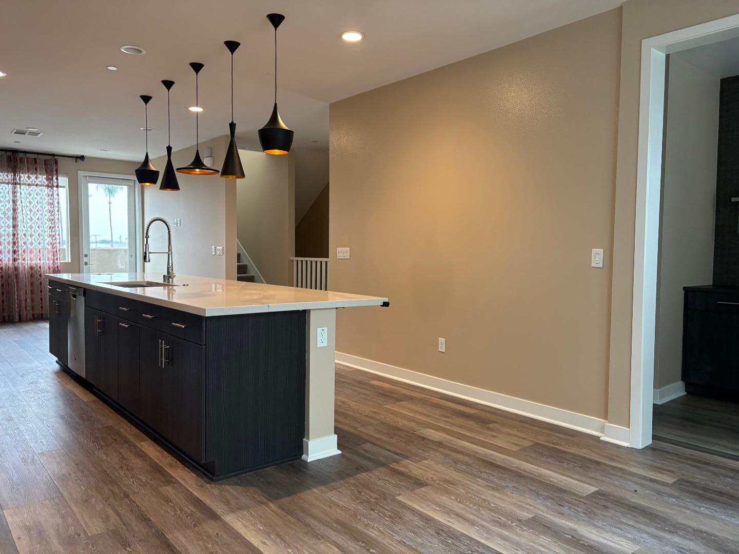 Detail Gallery Image 14 of 22 For 312 Bridgewater Way #1,  Gardena,  CA 90247 - 3 Beds | 3/1 Baths