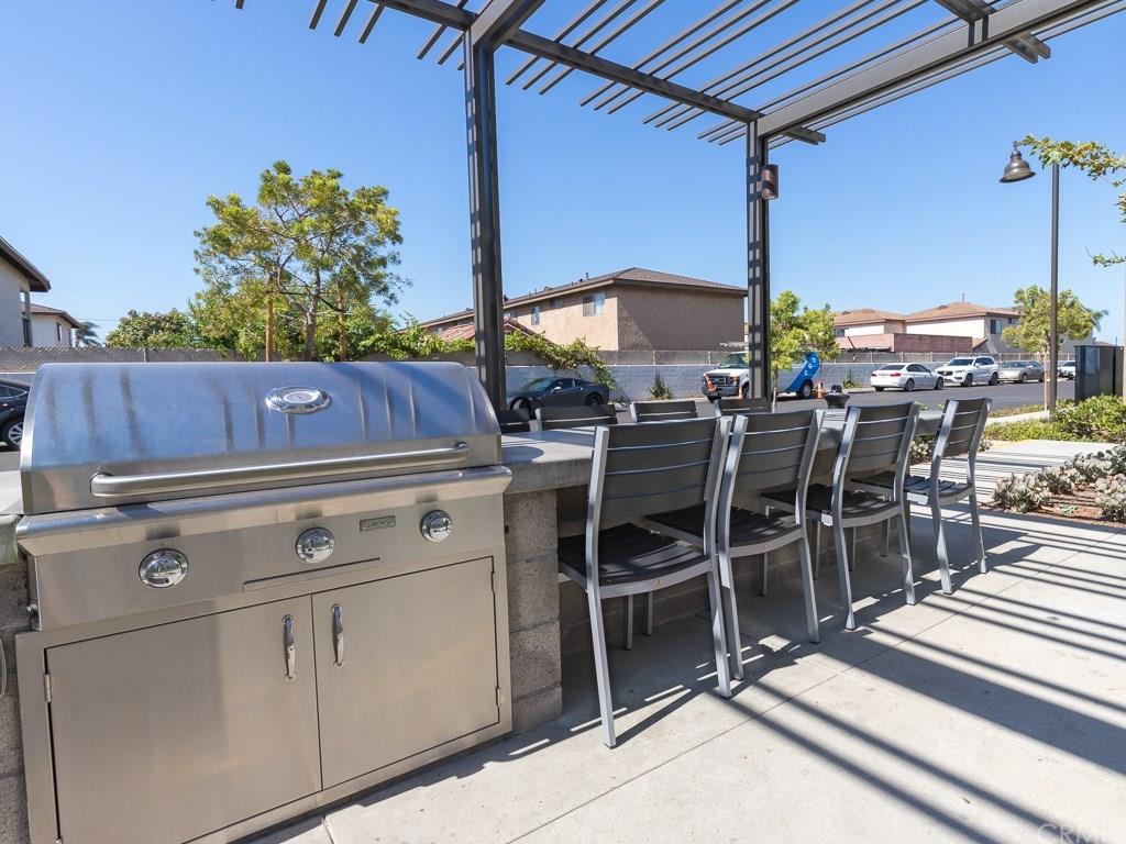 Detail Gallery Image 19 of 22 For 312 Bridgewater Way #1,  Gardena,  CA 90247 - 3 Beds | 3/1 Baths