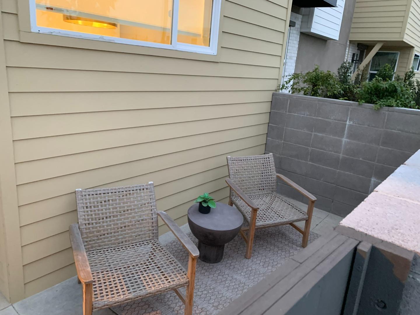 Detail Gallery Image 3 of 22 For 312 Bridgewater Way #1,  Gardena,  CA 90247 - 3 Beds | 3/1 Baths