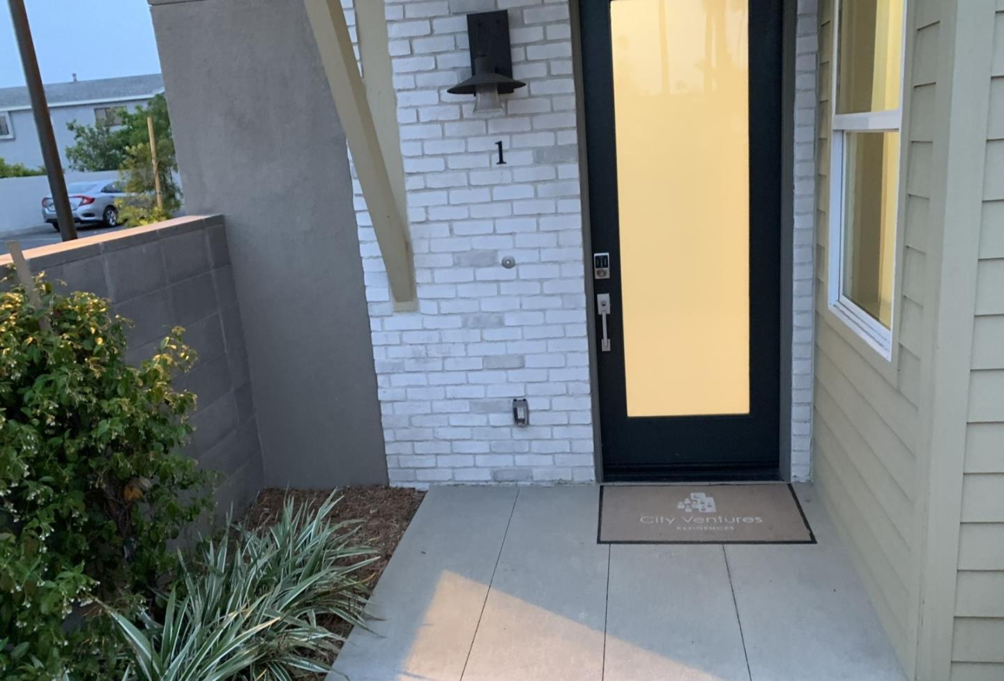 Detail Gallery Image 4 of 22 For 312 Bridgewater Way #1,  Gardena,  CA 90247 - 3 Beds | 3/1 Baths
