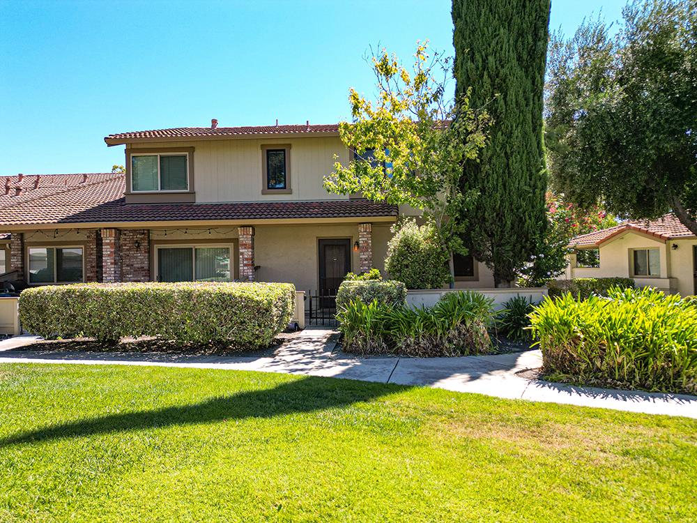 Detail Gallery Image 1 of 39 For 5453 Colony Green Dr, San Jose,  CA 95123 - 2 Beds | 2/1 Baths