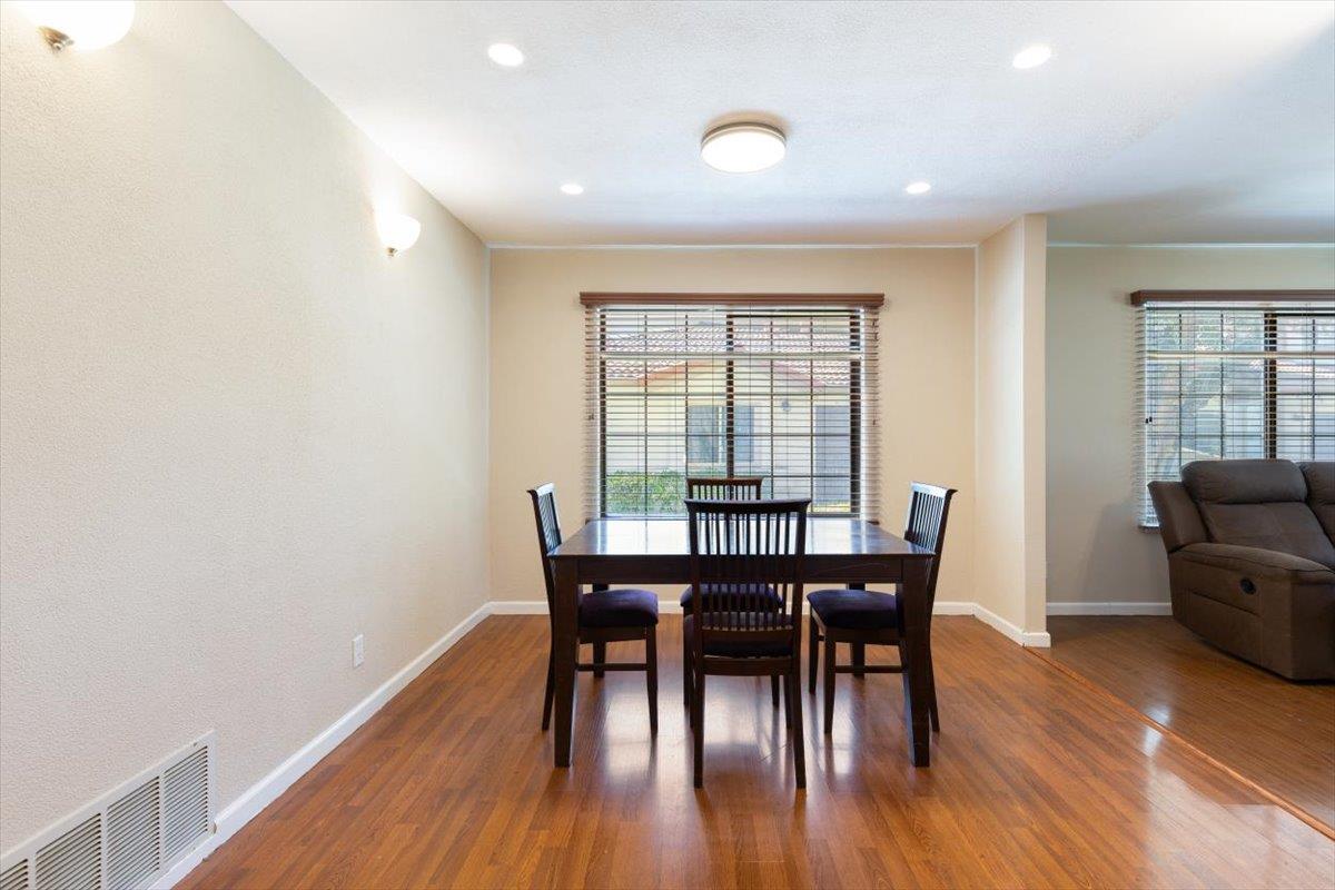 Detail Gallery Image 14 of 39 For 5453 Colony Green Dr, San Jose,  CA 95123 - 2 Beds | 2/1 Baths