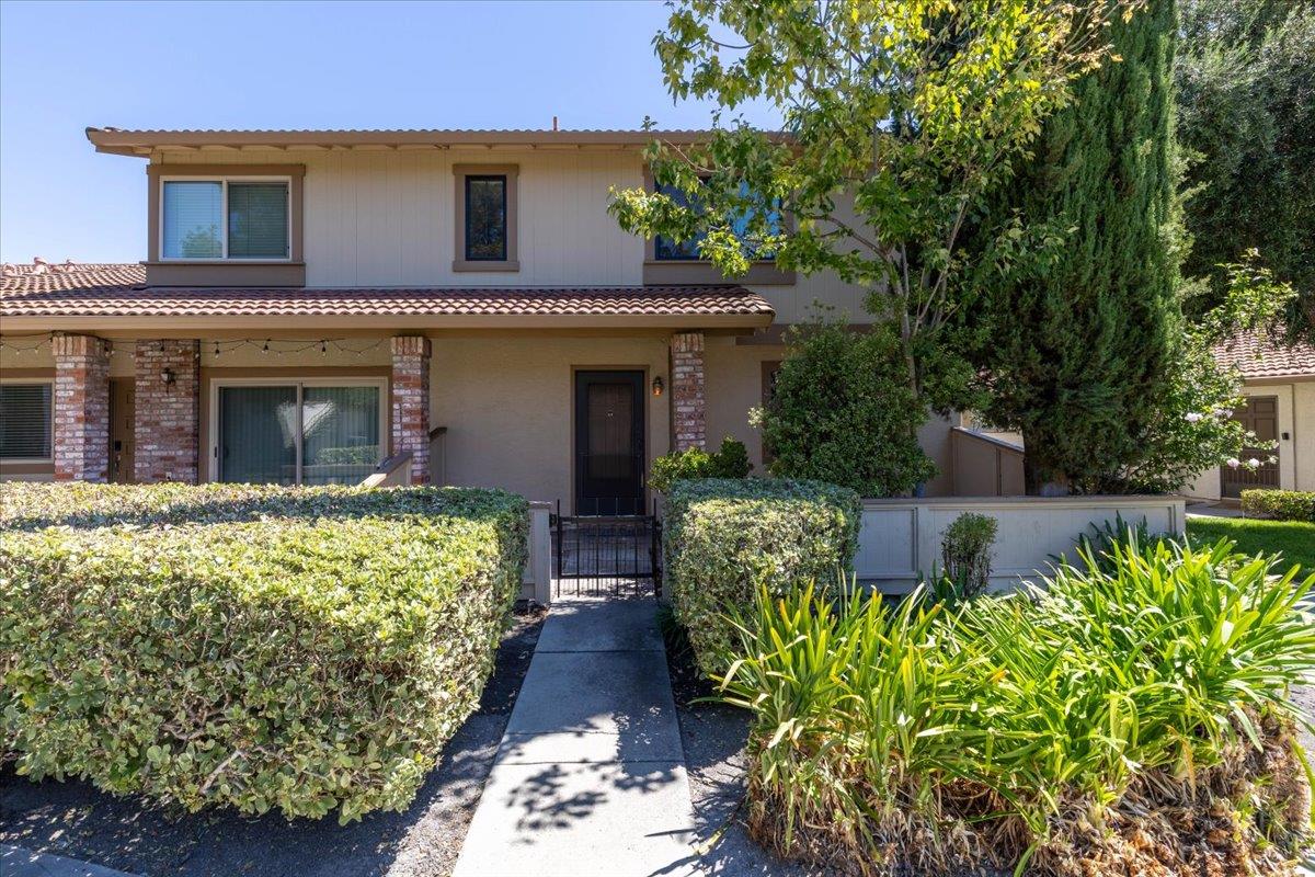 Detail Gallery Image 2 of 39 For 5453 Colony Green Dr, San Jose,  CA 95123 - 2 Beds | 2/1 Baths