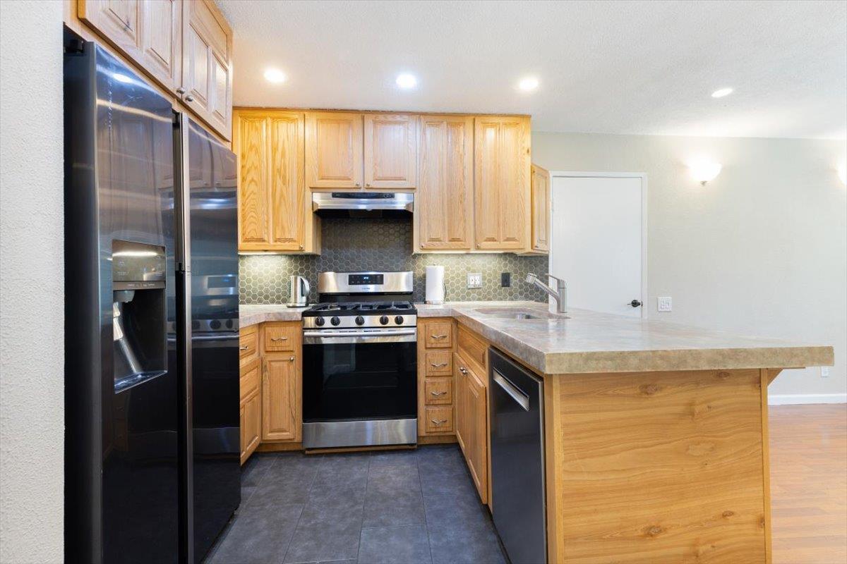 Detail Gallery Image 21 of 39 For 5453 Colony Green Dr, San Jose,  CA 95123 - 2 Beds | 2/1 Baths