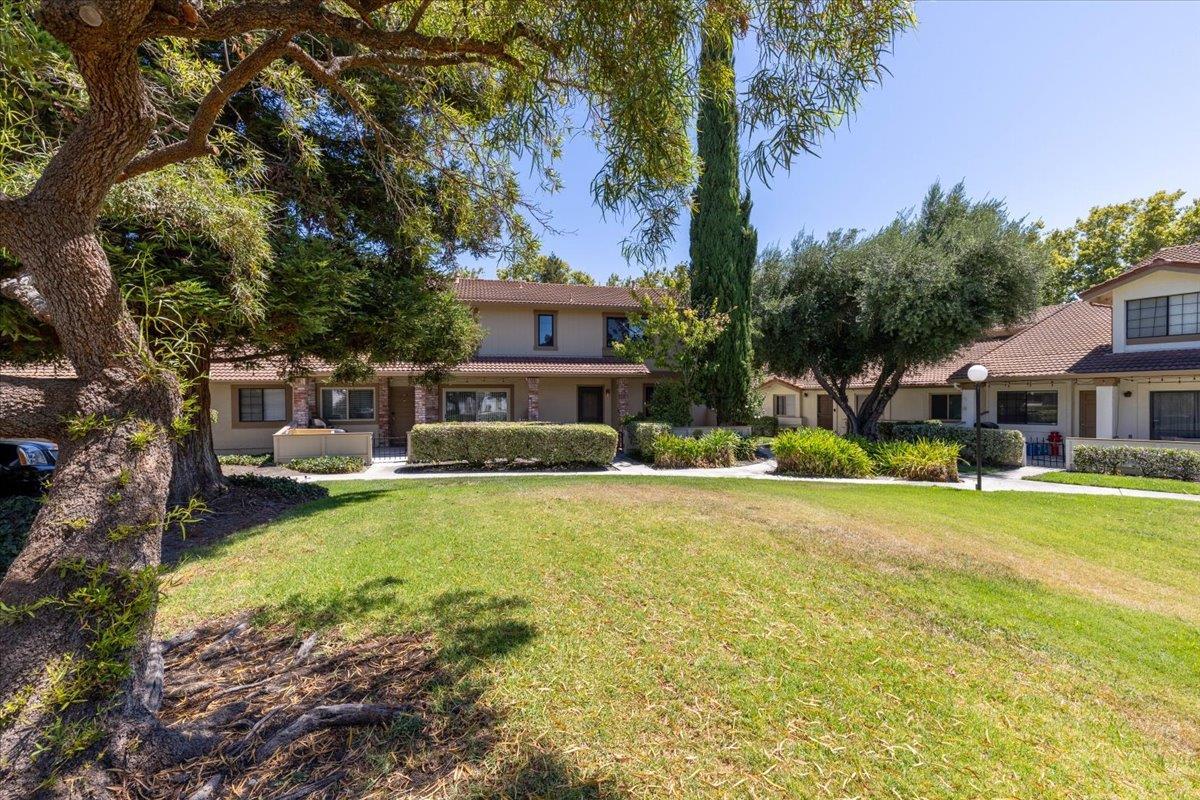 Detail Gallery Image 4 of 39 For 5453 Colony Green Dr, San Jose,  CA 95123 - 2 Beds | 2/1 Baths