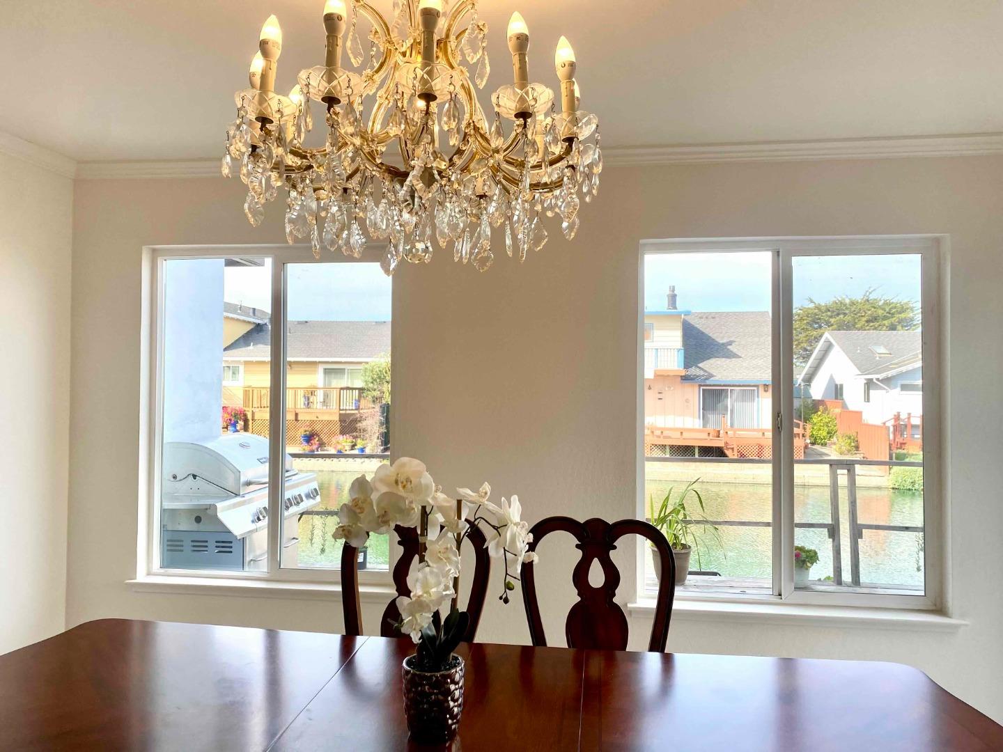 Detail Gallery Image 10 of 23 For 242 Surfbird Isle, Foster City,  CA 94404 - 4 Beds | 2/1 Baths