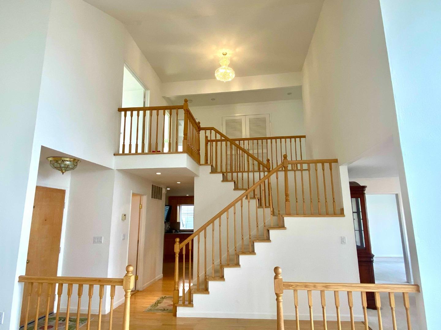 Detail Gallery Image 11 of 23 For 242 Surfbird Isle, Foster City,  CA 94404 - 4 Beds | 2/1 Baths