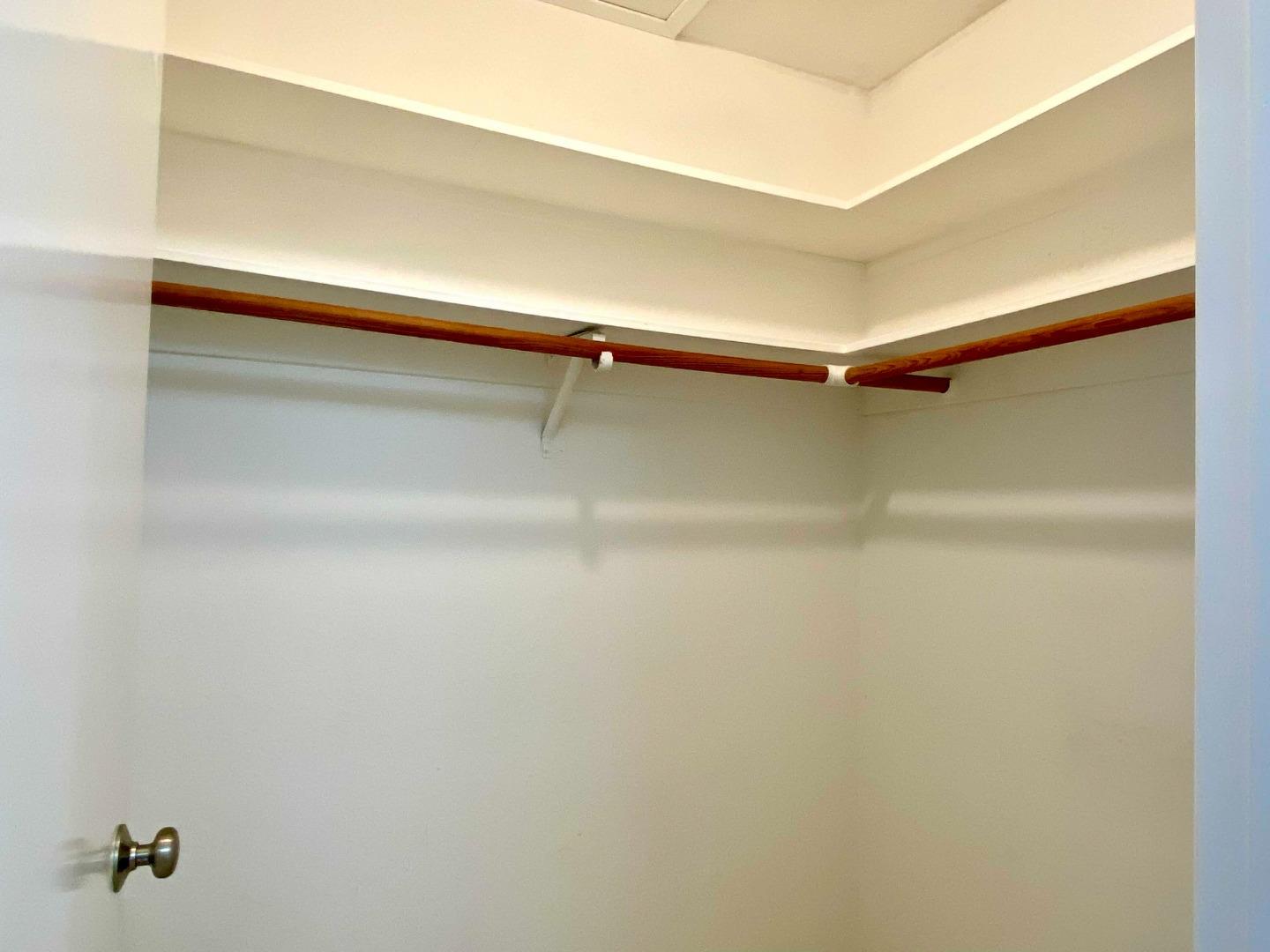 Detail Gallery Image 13 of 23 For 242 Surfbird Isle, Foster City,  CA 94404 - 4 Beds | 2/1 Baths
