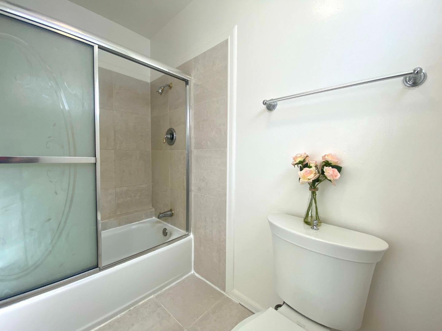 Detail Gallery Image 17 of 23 For 242 Surfbird Isle, Foster City,  CA 94404 - 4 Beds | 2/1 Baths