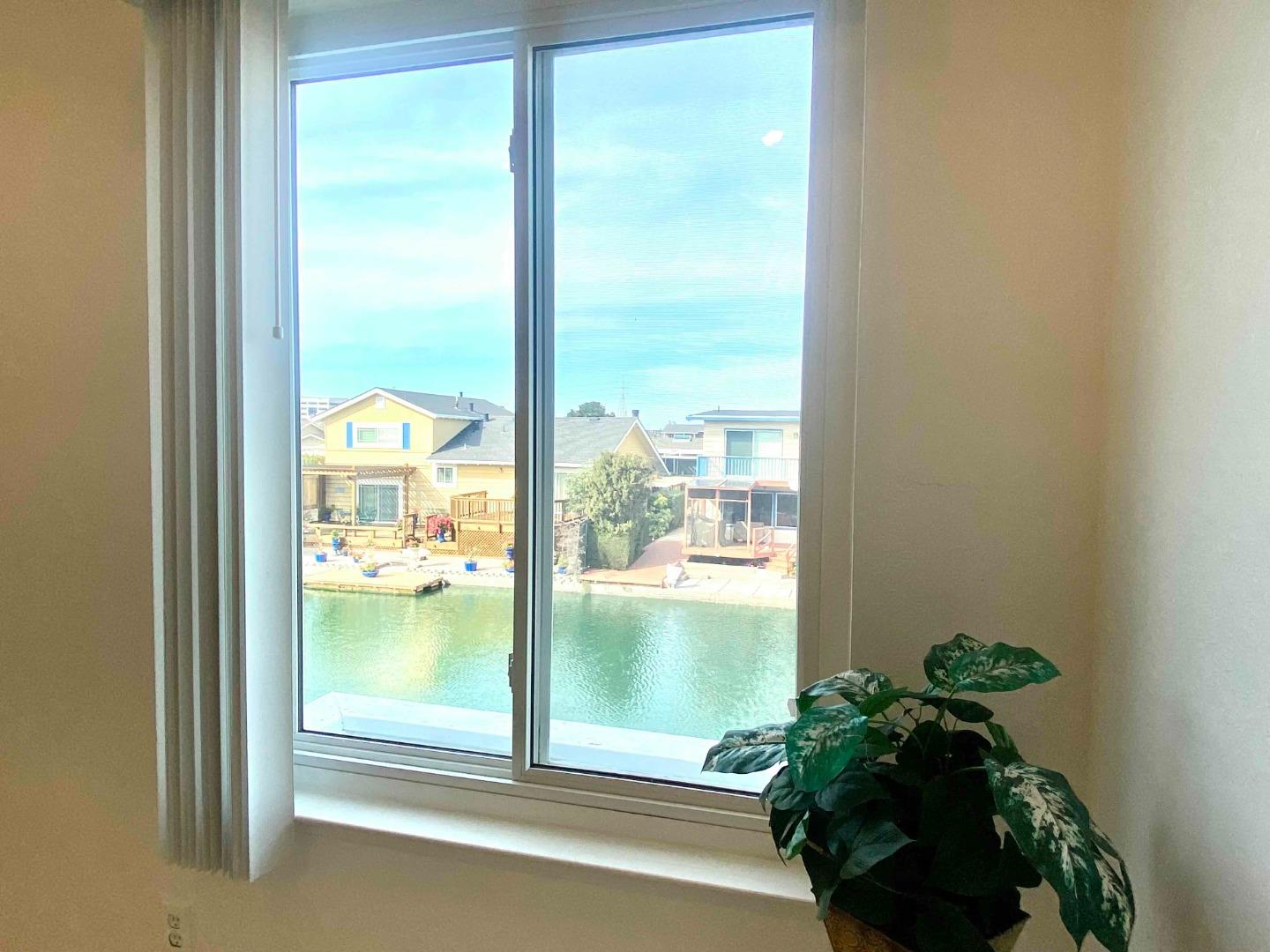 Detail Gallery Image 18 of 23 For 242 Surfbird Isle, Foster City,  CA 94404 - 4 Beds | 2/1 Baths