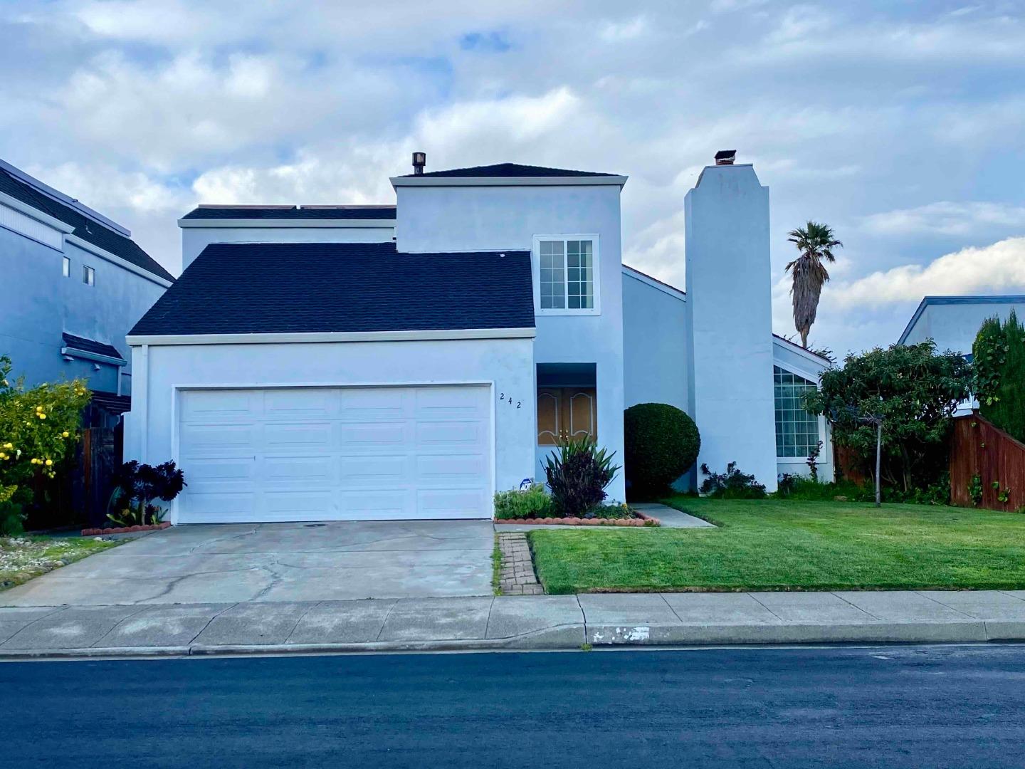 Detail Gallery Image 2 of 23 For 242 Surfbird Isle, Foster City,  CA 94404 - 4 Beds | 2/1 Baths