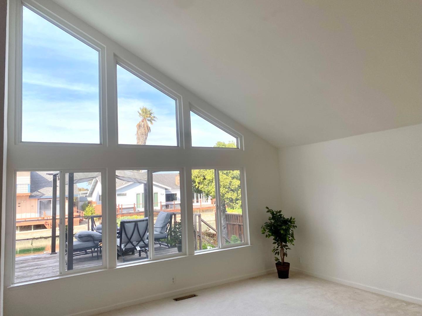 Detail Gallery Image 3 of 23 For 242 Surfbird Isle, Foster City,  CA 94404 - 4 Beds | 2/1 Baths