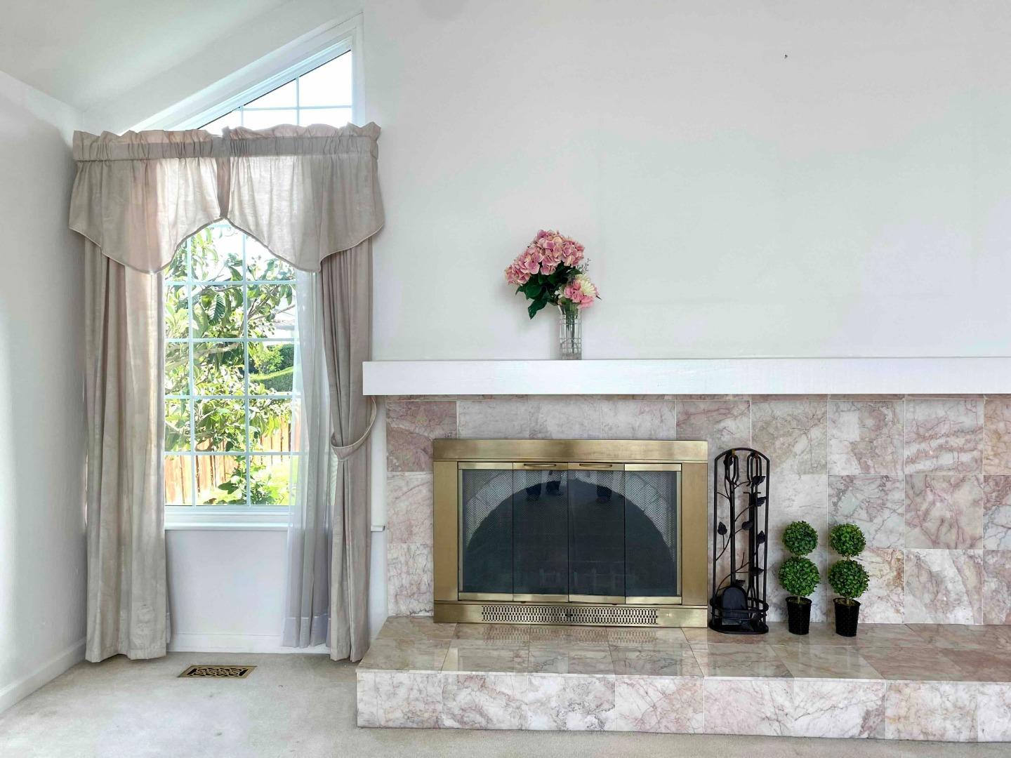 Detail Gallery Image 4 of 23 For 242 Surfbird Isle, Foster City,  CA 94404 - 4 Beds | 2/1 Baths