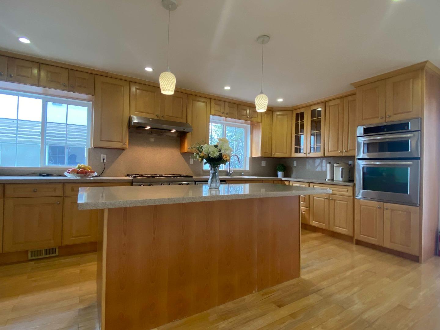 Detail Gallery Image 5 of 23 For 242 Surfbird Isle, Foster City,  CA 94404 - 4 Beds | 2/1 Baths