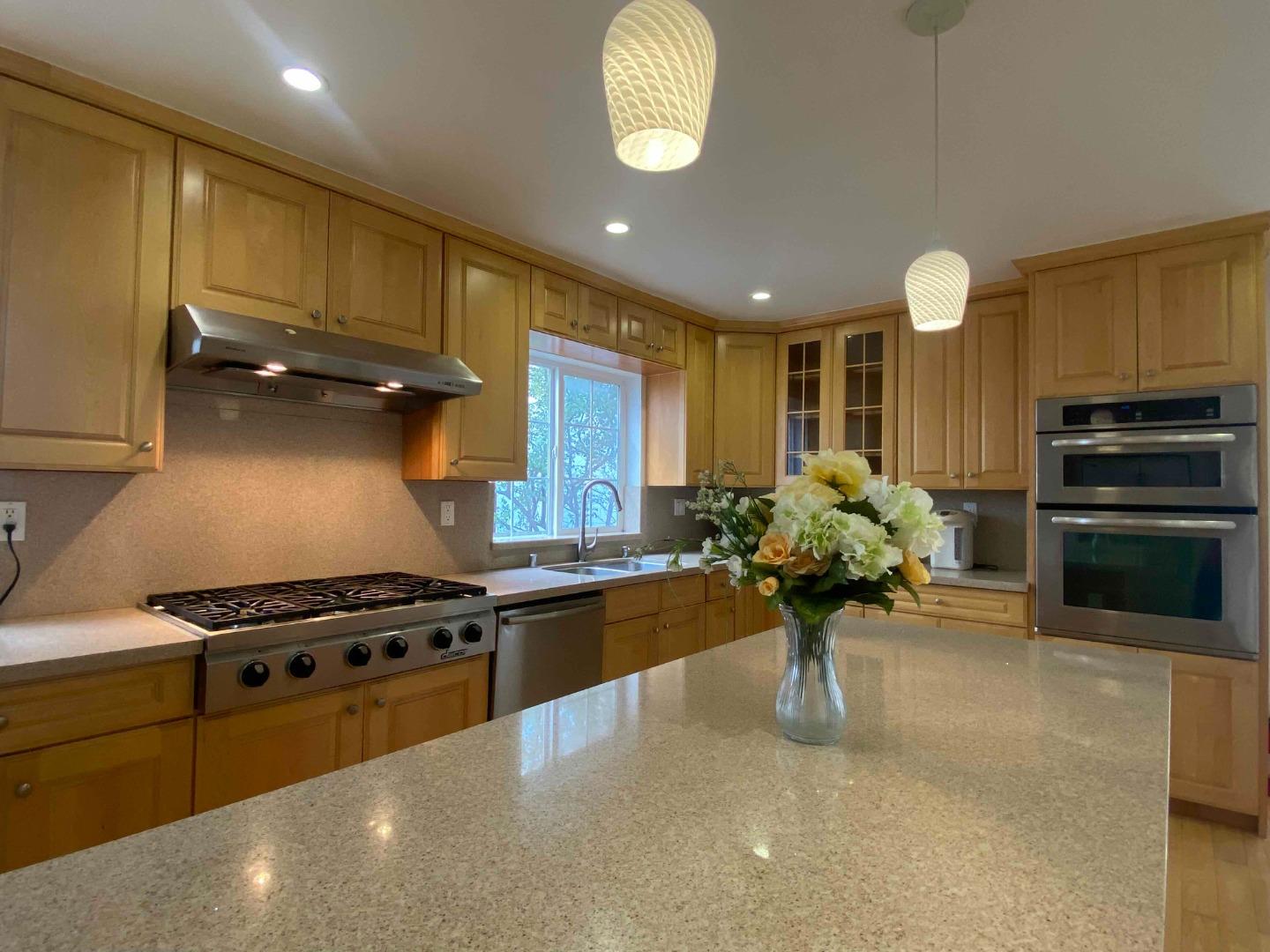 Detail Gallery Image 6 of 23 For 242 Surfbird Isle, Foster City,  CA 94404 - 4 Beds | 2/1 Baths