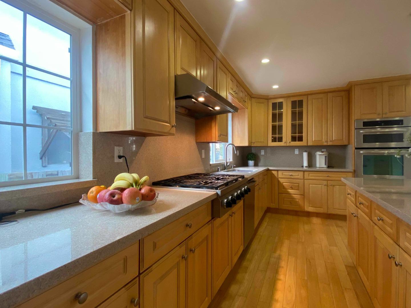 Detail Gallery Image 7 of 23 For 242 Surfbird Isle, Foster City,  CA 94404 - 4 Beds | 2/1 Baths