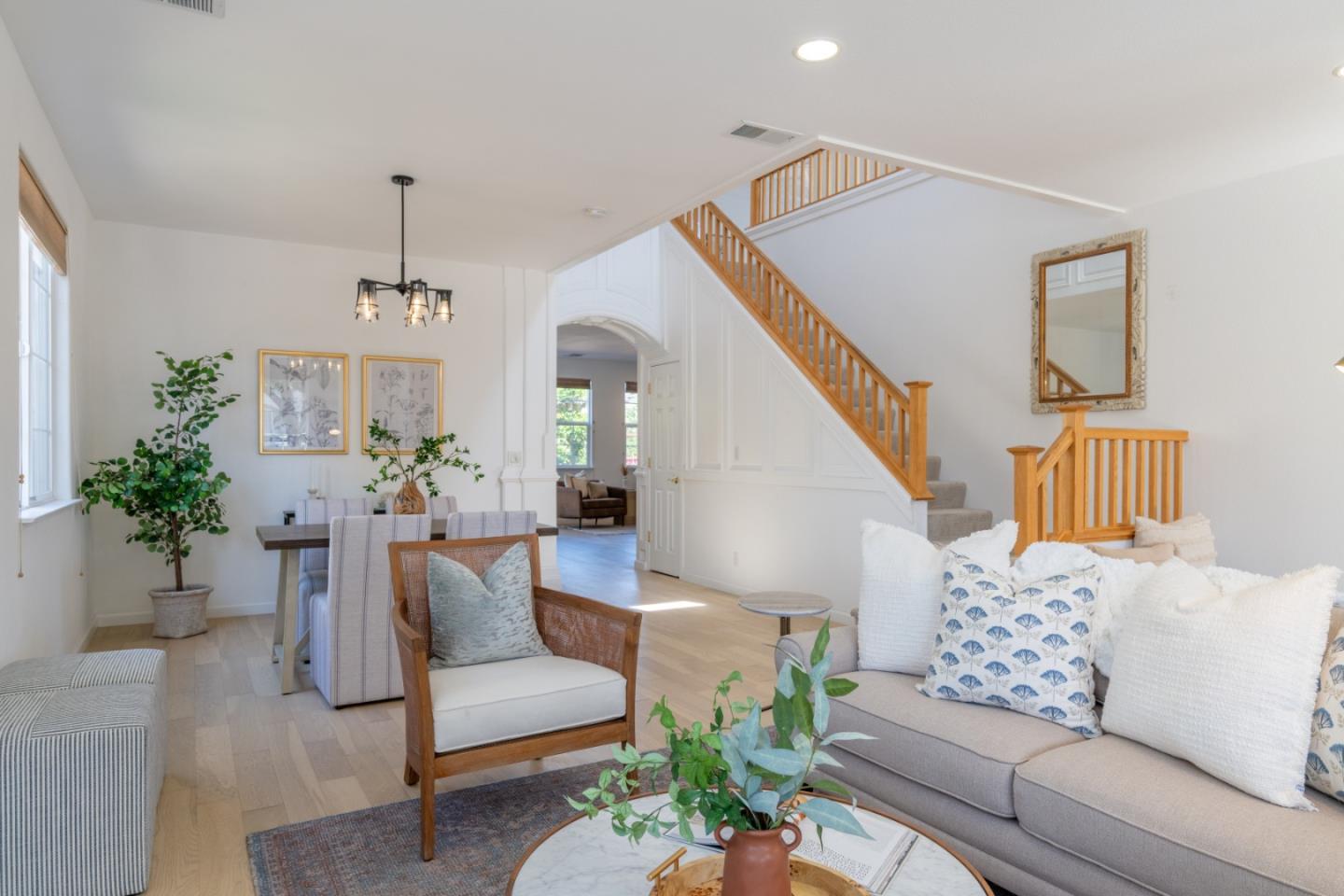 Detail Gallery Image 3 of 32 For 4785 Sea Crest Dr, Seaside,  CA 93955 - 4 Beds | 2/1 Baths