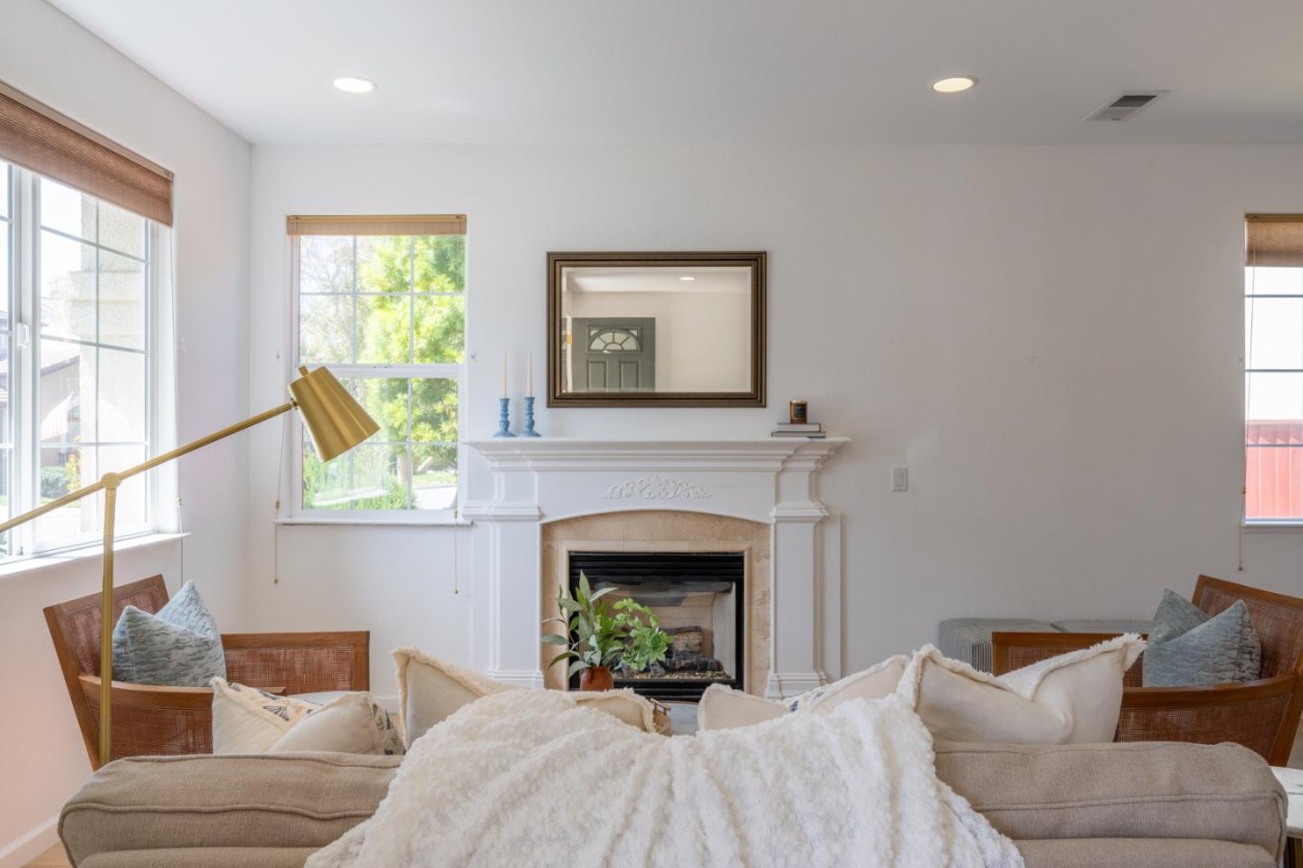 Detail Gallery Image 4 of 32 For 4785 Sea Crest Dr, Seaside,  CA 93955 - 4 Beds | 2/1 Baths