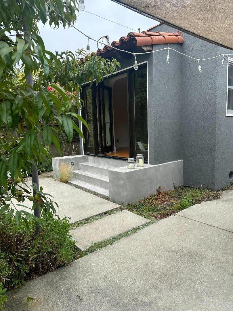 Detail Gallery Image 3 of 21 For 3860 Minerva Ave, Los Angeles,  CA 90066 - 3 Beds | 2 Baths