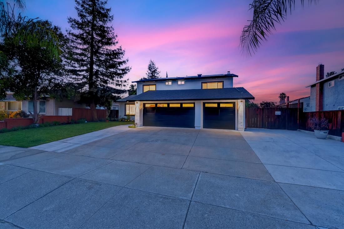 Detail Gallery Image 4 of 63 For 895 Greenwich Dr, Gilroy,  CA 95020 - 5 Beds | 3 Baths